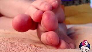 Bbw enjoys foot fetish with her big ass