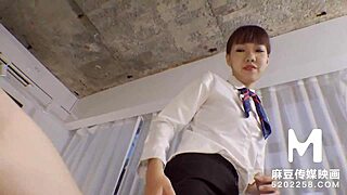 Street Pickup Xia Yu Xi Licked in Asian Porn Clip