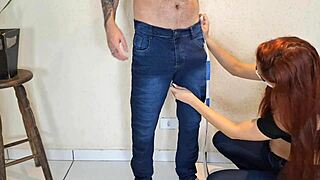 Costureira safada de olho no pau do cliente 😏