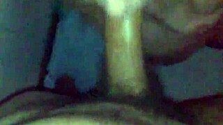 حلق عميق وظربات مؤخرة مقرفة مع بلع النهاية