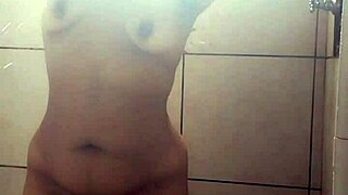 Amandinha safada shows off her natural tits, so hot! 😍