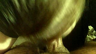 妻が激しい情熱でグチョグチョのディープスロートで咽ぶ