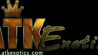 raven wylde fingering her juicy pussy all day 😘