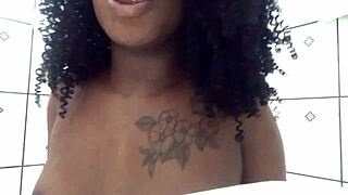 novinha safada no banho feeling orgasm from cum on her teen ass