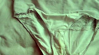 ใช้กางเกงในแฟนสาวช่วยตัวเอง