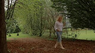 Sultry Milf Jana Cova In Seductive Pose