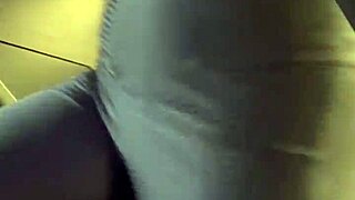 fitness babe rosa vermelha shows off in public?