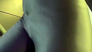 fitness babe rosa vermelha shows off in public?