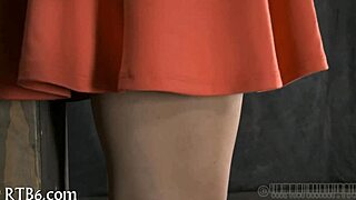 Upside Down Babe Gives Intense Blowjob.