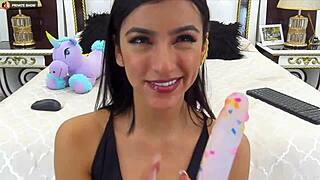 Stunning model gives a flawless blowjob on camera