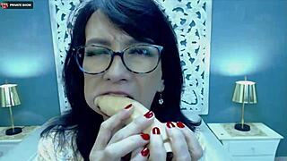 mature webcam show 😊