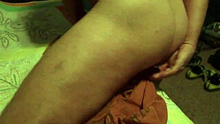 Solo Babe Tries Anal Assfucking With Masturbation For First Time