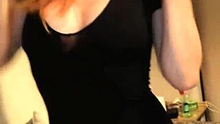 Ritafox shows off her juicy and firm ass in close-up