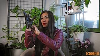 I love this leather fetish asmr with gloves, it's so intense but relaxing