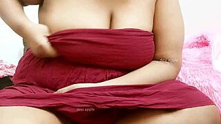 Indian desi aunty with sexy tits 😍