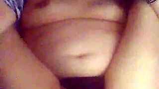 สาวตูดหื่นอยากได้น้ำของคุณในหีแน่นๆ ตอนนี้เลย