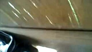 Bi rad videl, kako to malezijsko bejbo nabijajo na igrišču?