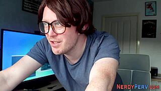 leeds amateur subtly sucks nerd's dick for first time