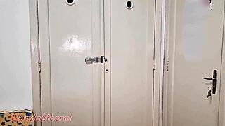 تسللت وهو خارج ونكت السواق مخفي في الدولاب