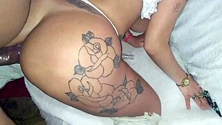 o motoboy entregou o lanche e comeu meu cu anal