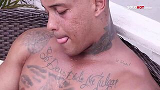 Watch this bodybuilder cum deliciously on his monster cock!