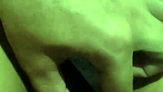 ميلف هندية طيز كبيرة تمص وتشتهي كس مبلول