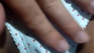 ميلف هندية طيز كبيرة تمص وتشتهي كس مبلول