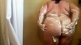 Fat BBW Mwkm Soaps Up Juicy Ass