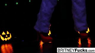 2 Hot Blondes Share Halloween Scare