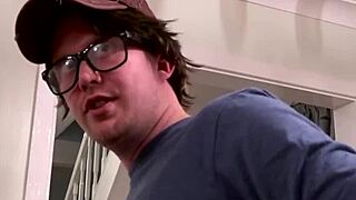 UK熟女Devon Breezeがオーディションでチンポをディープスロート