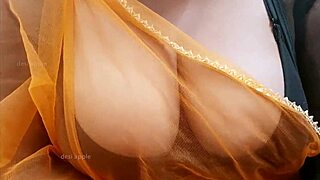 싱가포르 밀프가 거대한 가슴을 노출하는 거 봤어?