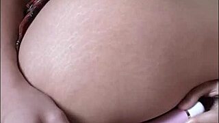 Novinha se masturbando sozinha