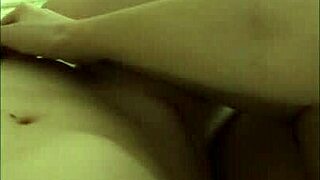 تريد سماع أنيننا أثناء الإيلاج الإصبعي النسائي المنزلي؟