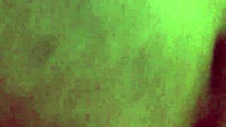 Loira despede 2023 sentando e rompendo anus