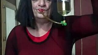 i'm a shy bisexaul crossdresser fillin myself up