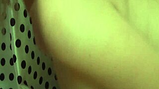 hot babe begs for deep pussy fisting session