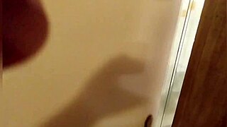 o misterioso comedor x invade quarto e encontra surpresa deliciosa no armário