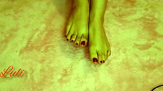 i, a latina, fix my feet and give them a rich massage