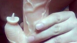 Yo, this Asian babe’s wet solo with a vibrator!