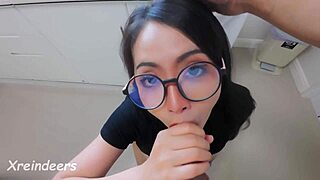 Umivanje posode ali intimni creampie trenutek