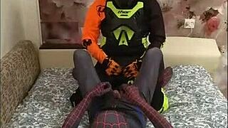 เฮ้ย สไปเดอร์แมนกับแอคชั่นเกย์นักบิด!