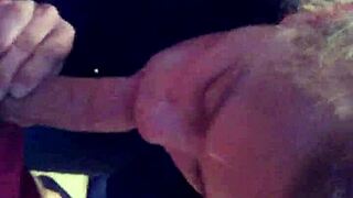 صديقتي السابقة تمتص زبي بقوة وعمق