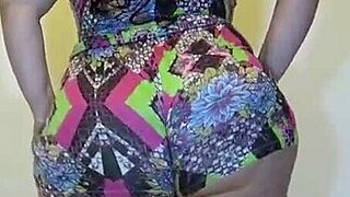 Bruninha GG Shakes Her Big Ass BBW