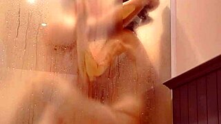 Vợ Ụp Bị Ĩt Trong Phòng Tắm