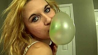 Fifi Foxx Blows Green Bubblegum While Giving Blowjob