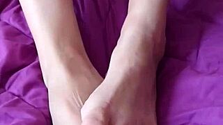 Feet fetish fun with sexy milf fingering! 🦶