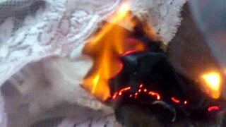 ねえ、このパンティ一緒に燃やさない？