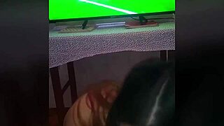 독일 vs 일본 경기 보면서 스텝시스터 POV 섹스, 큰 엉덩이에 크림파이.