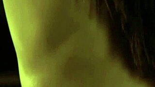 She loves to show off her body dancing gracefully 😍