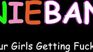 Whoa, remaja nakal 18+ menipu cowok untuk menjilat pussy ketatnya! 😜